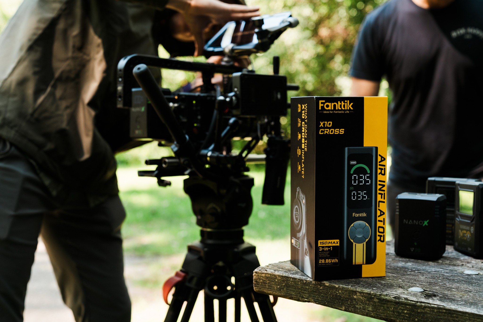 Camera rig and Fanttik product on set